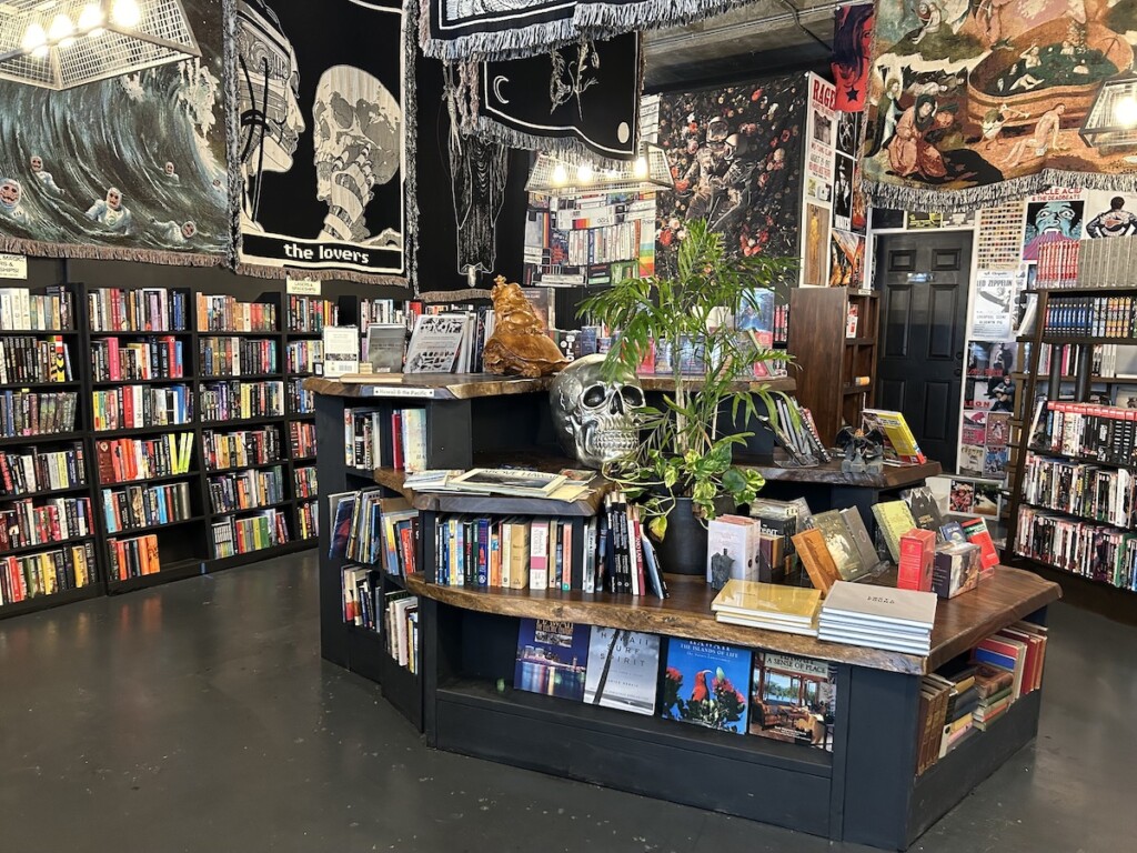 20240416 Honolulu Bookstores Js Skull Face