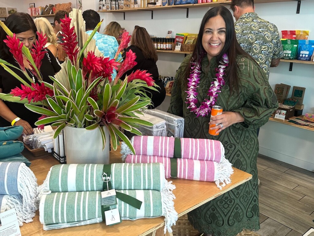 20240809 House Mana Up Sb Laveryliliy Owner Sarah Burchard