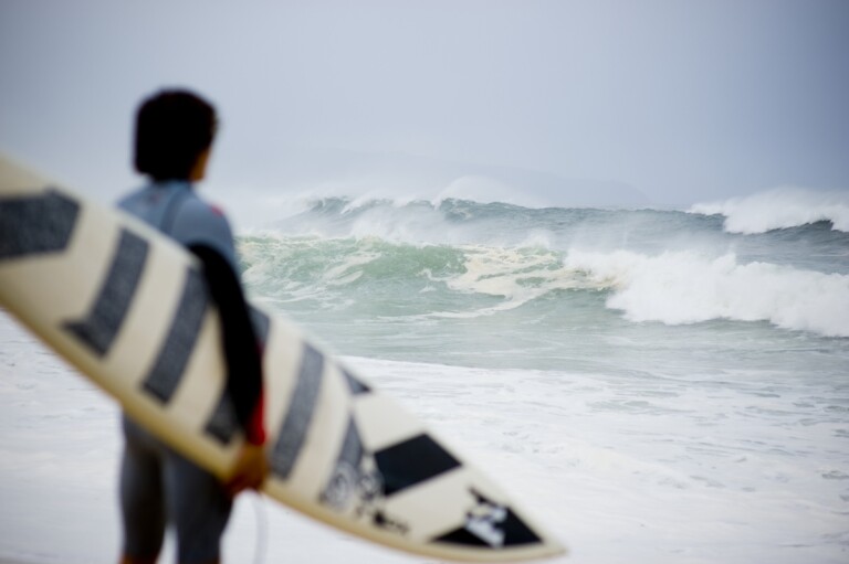 Surfer Scene A Day Before The 25th Eddie Aikau Big Wave Invitational. The Biggest Swell On The North Shore For 10 Years Brought 30 50 Foot Waves To Waimea Bay, Hawaii