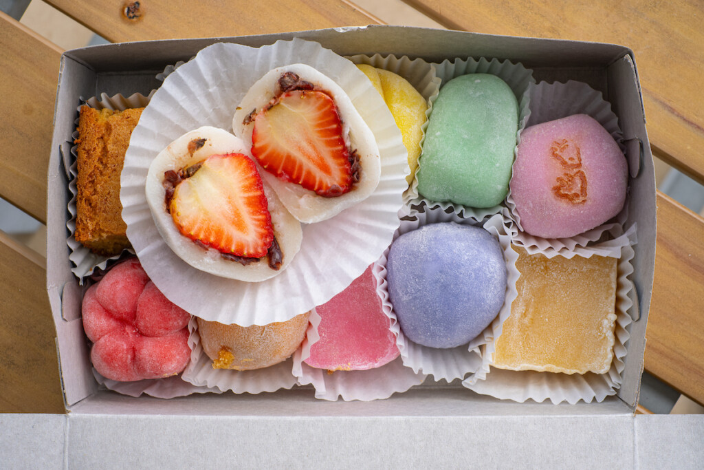 Him2310 Ay Hilo Two Ladies Mochi 32